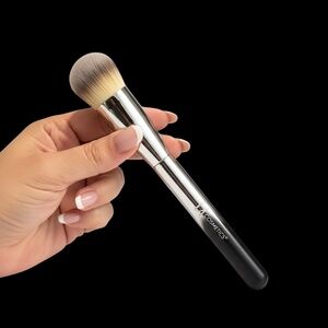 IT Cosmetics Heavenly Luxe paddle brush